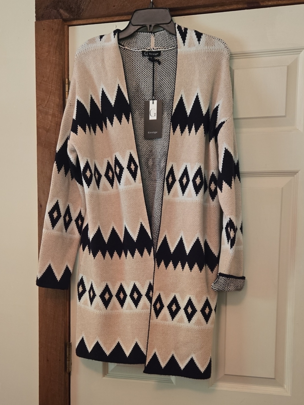 Greige Women's Beige and Black Aztec Open-Front Knit Cardigan. NWT. size Sm.